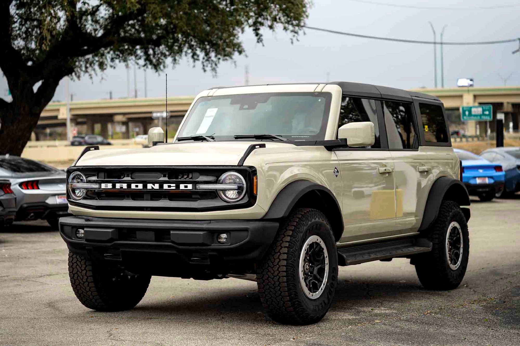 New 2025 Desert Sand Ford Outer Banks image 7