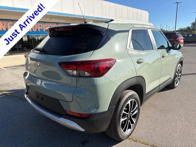 Used 2025 Green Chevrolet LT image 3