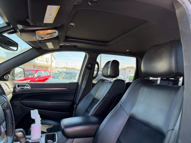 Used 2018 Rhino Clearcoat Jeep Altitude image 10