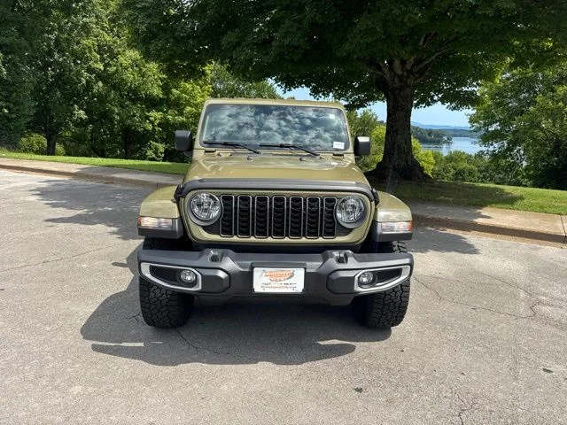 Used 2025  Jeep High Tide image 2