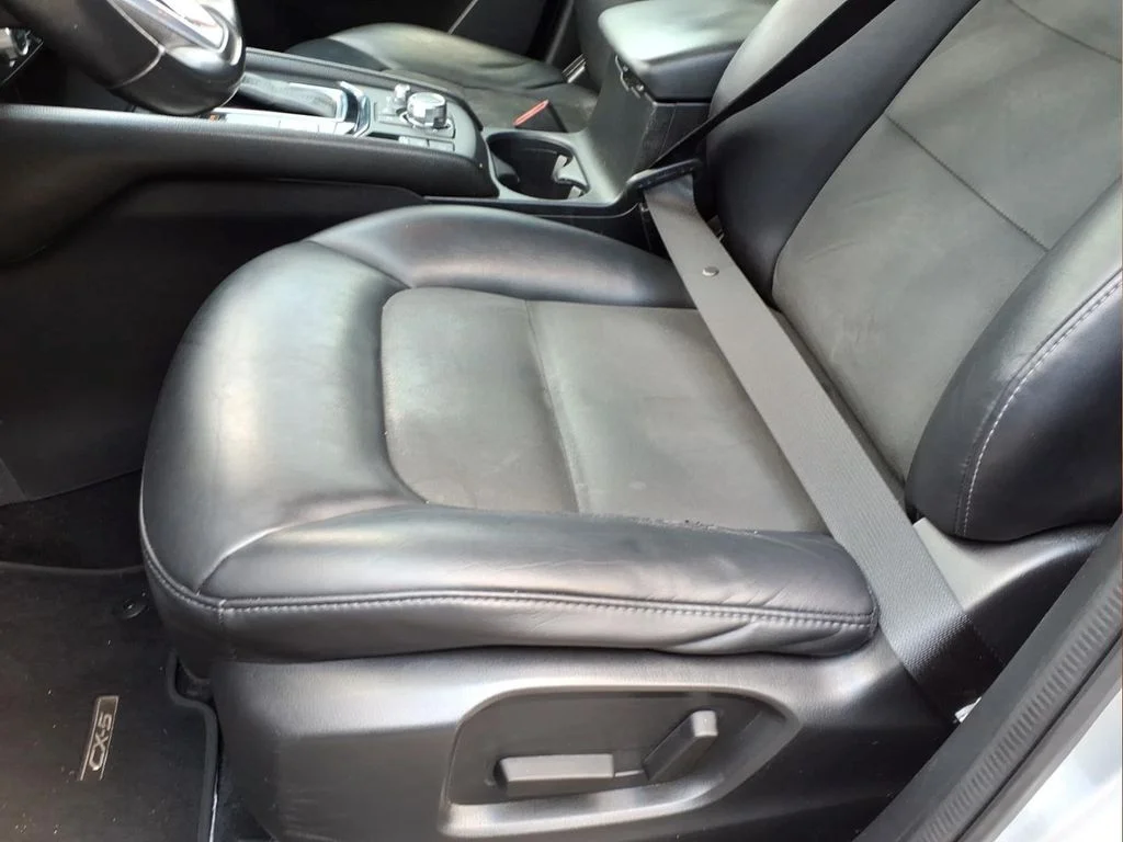 Used 2018 Silver Mazda Touring image 18