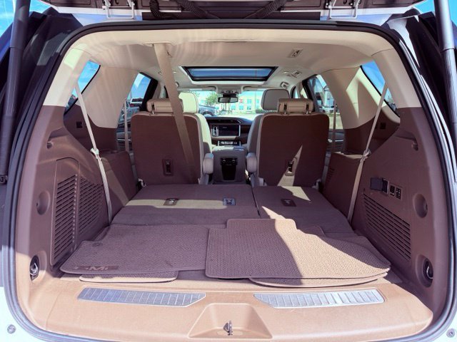 Used 2024 White GMC Denali image 9