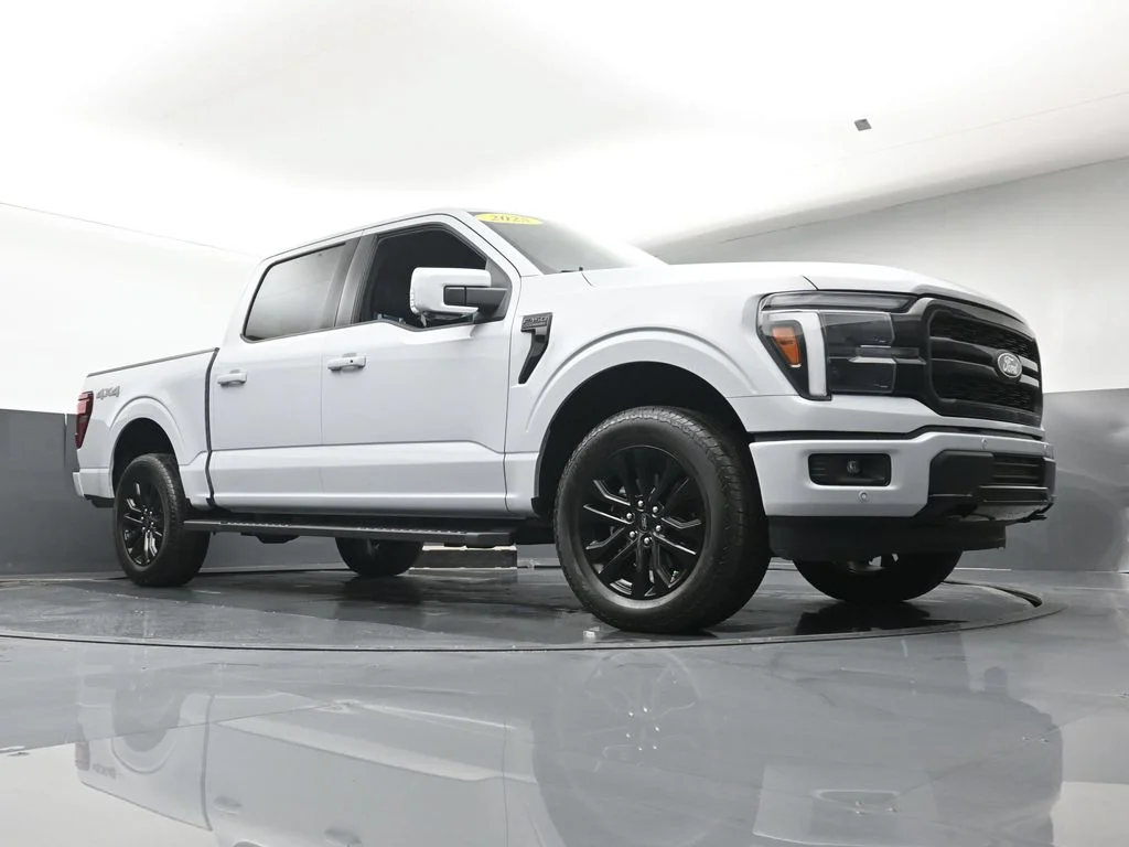 Certified Used 2025 White Ford Lariat image 27