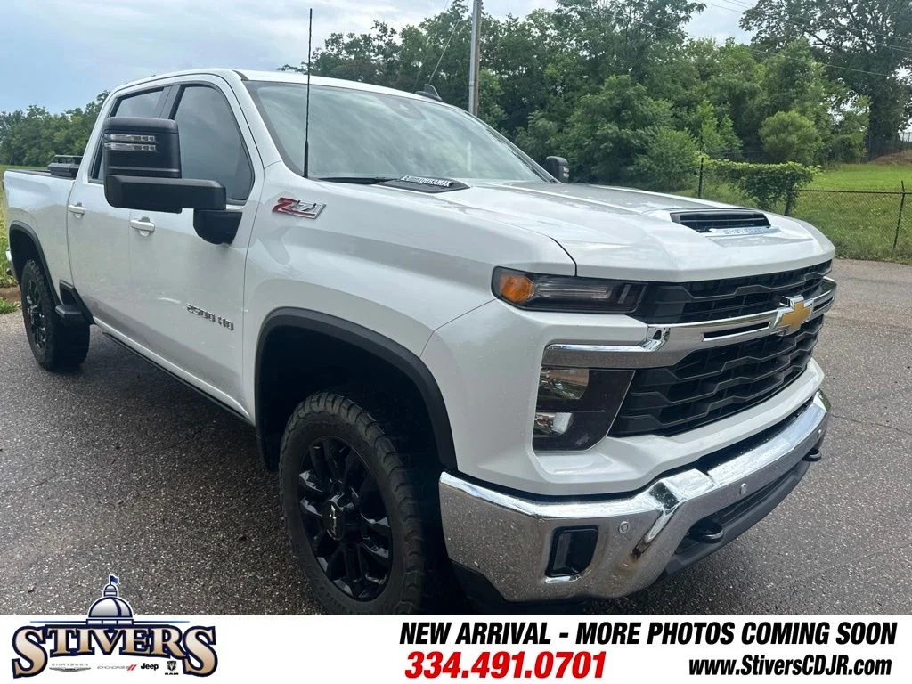 Used 2025 White Chevrolet LT image 1