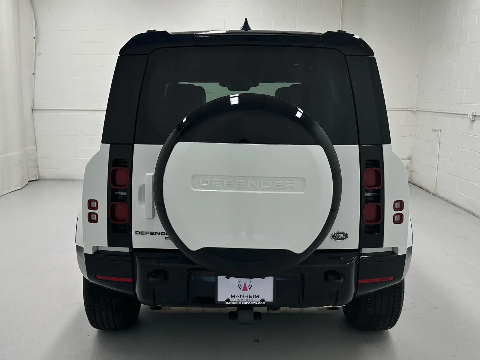 Used 2023 Fuji White Land Rover X-Dynamic SE image 7