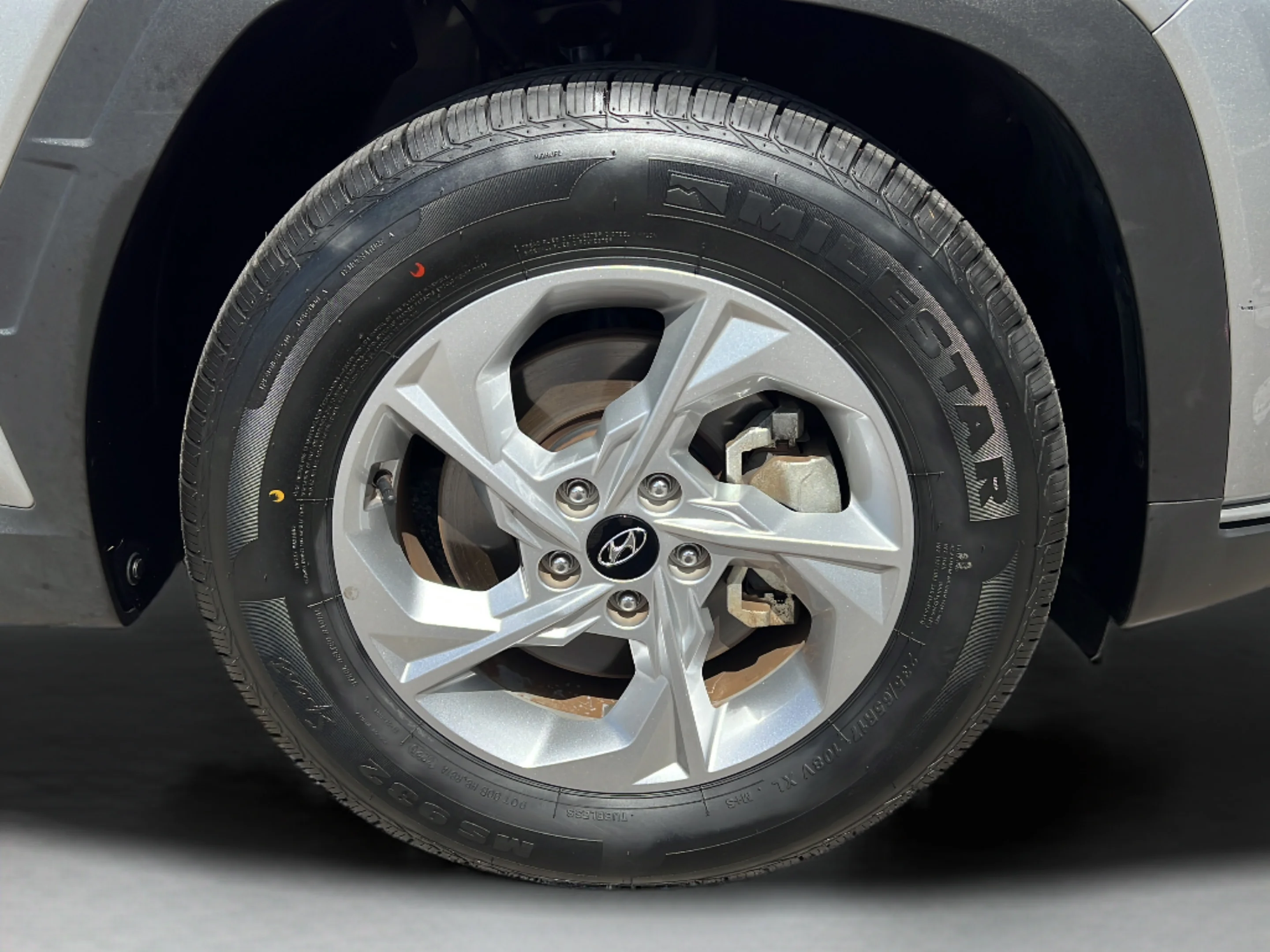 Used 2024 Shimmering Silver Hyundai SE image 32