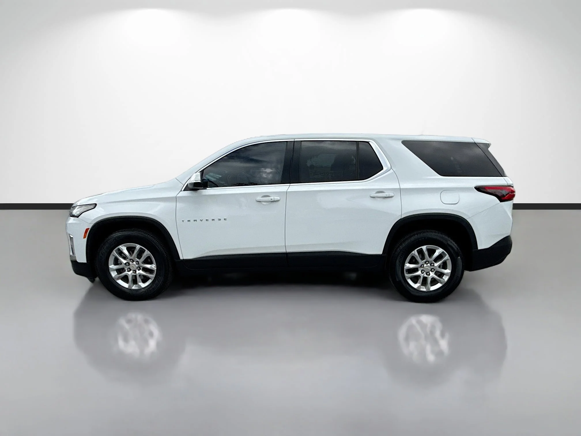 Used 2022 Summit White Chevrolet LS image 6