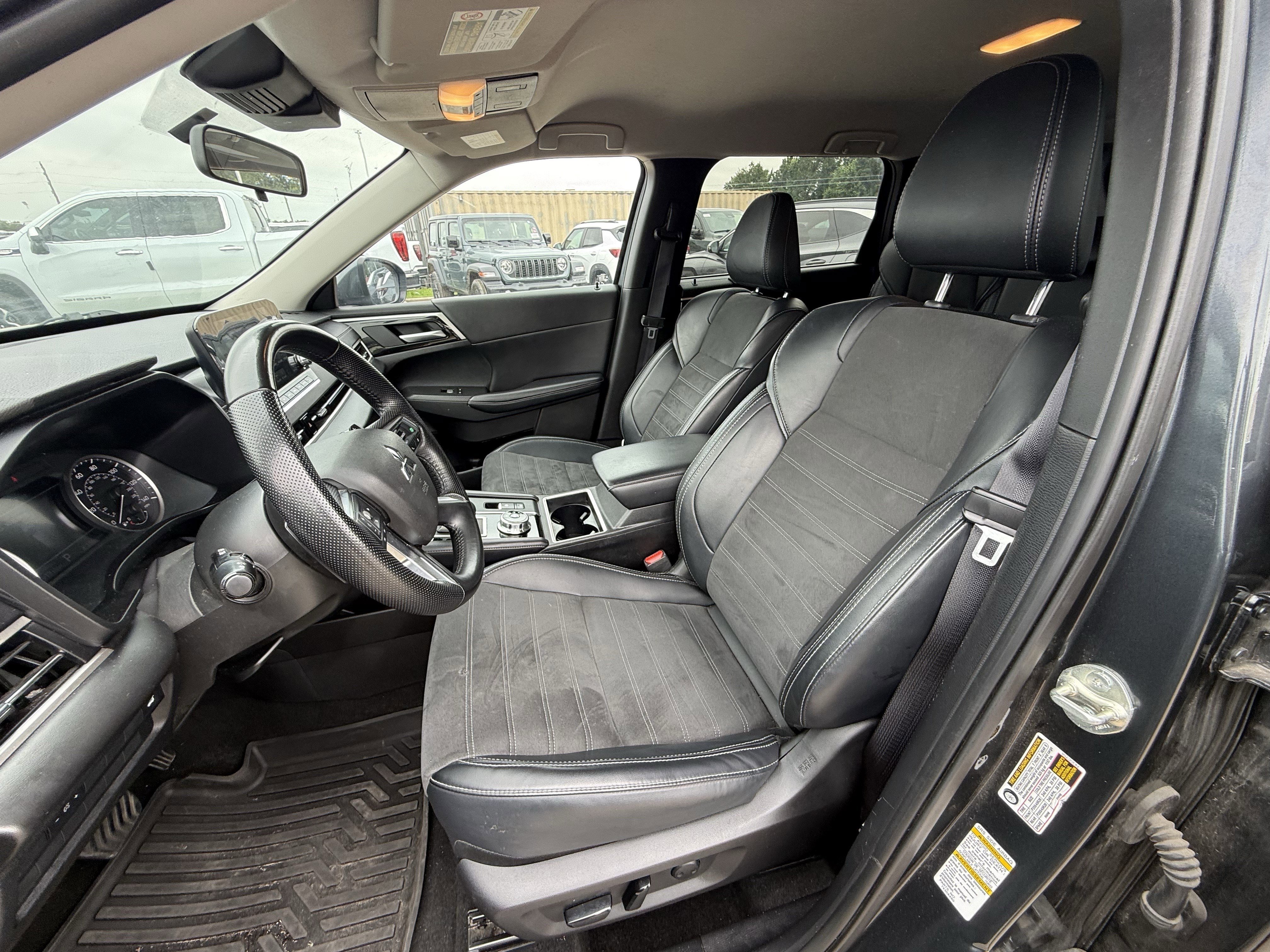 Used 2024 Gray Mitsubishi SE image 27