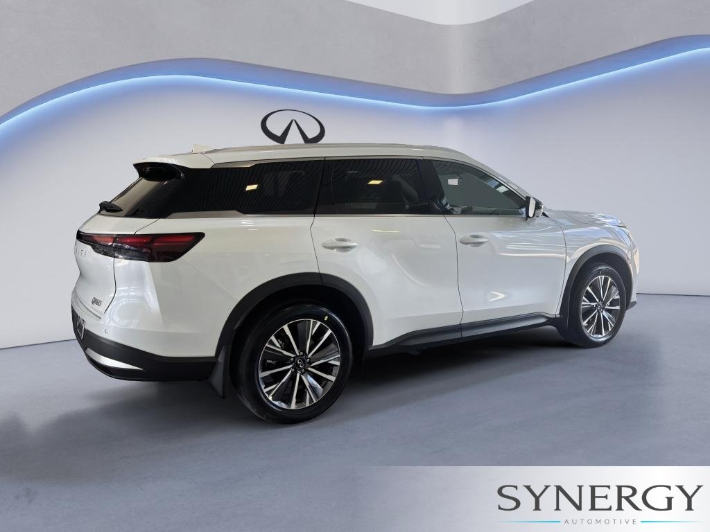 New 2027 RADIANT WHITE INFINITI Luxe FWD image 6