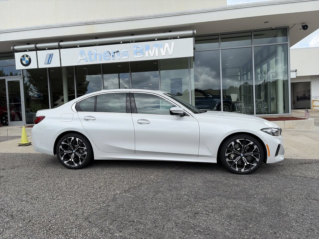 Used 2025 Mineral White Metallic BMW 330i image 9