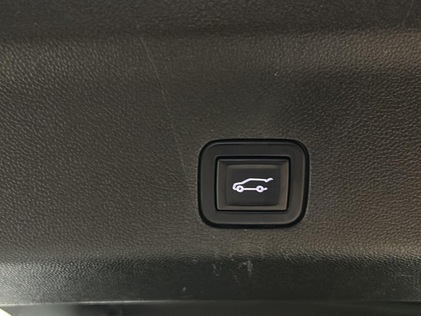 Used 2023 Summit White Chevrolet High Country image 9