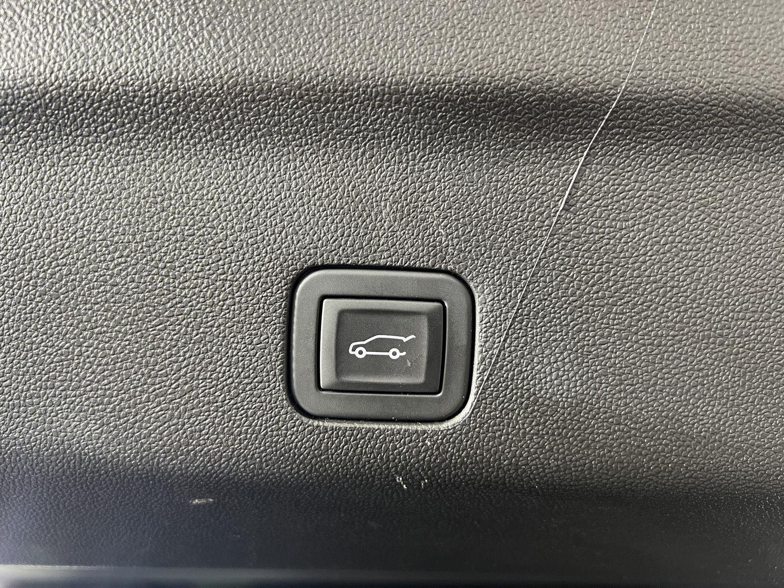 Used 2025 Sterling Metallic GMC Denali Ultimate image 34