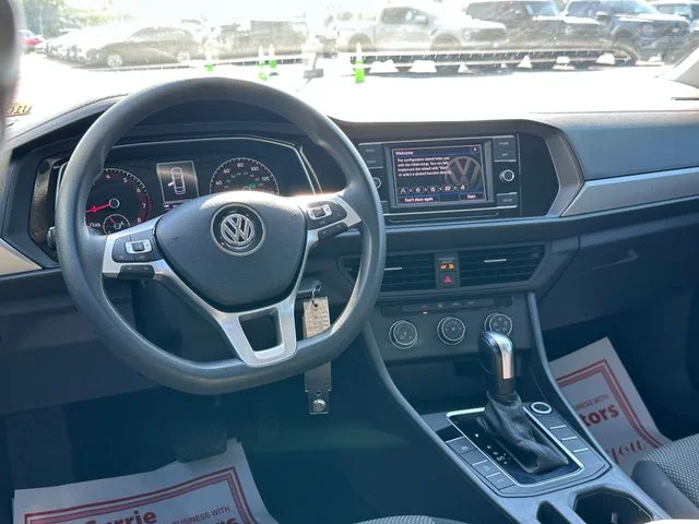 Certified Used 2019 White Volkswagen 1.4T S image 9