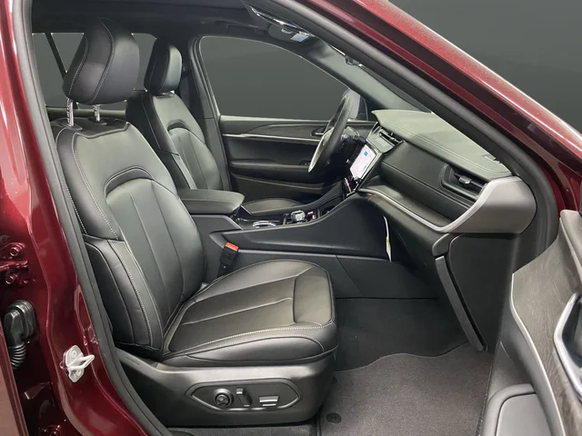 New 2026 Velvet Red Pearl-Coat Exterior Paint Jeep Limited image 34