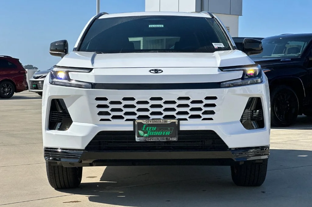 New 2026 Ice Cap Toyota  SE image 9