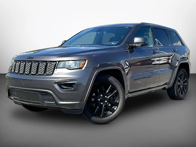 Used 2018 Gray Jeep Altitude image 3