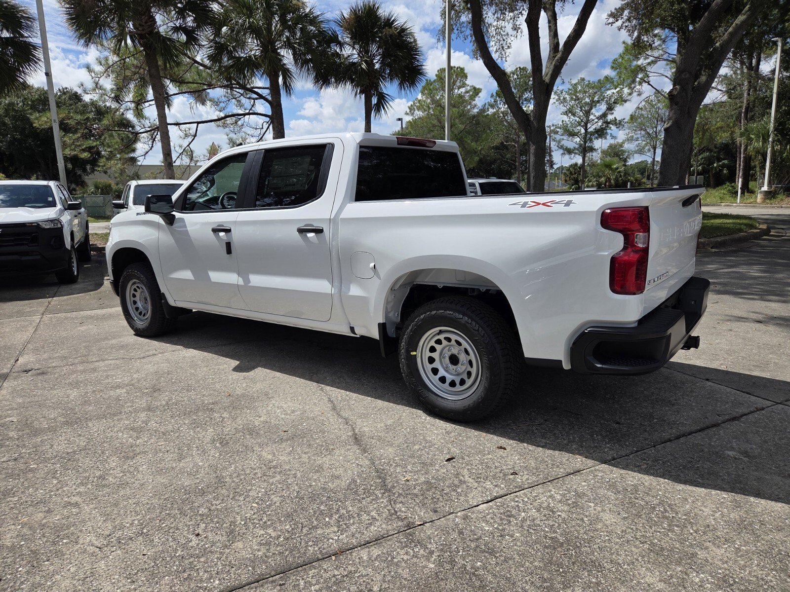 New 2026 Summit White Chevrolet WT image 5