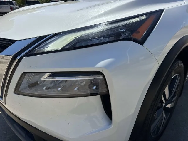Used 2021 White Nissan SL image 8