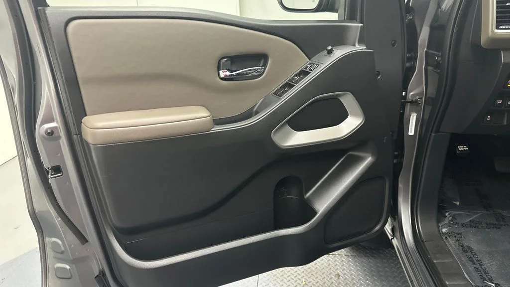 Used 2022 Gray Nissan SV image 17