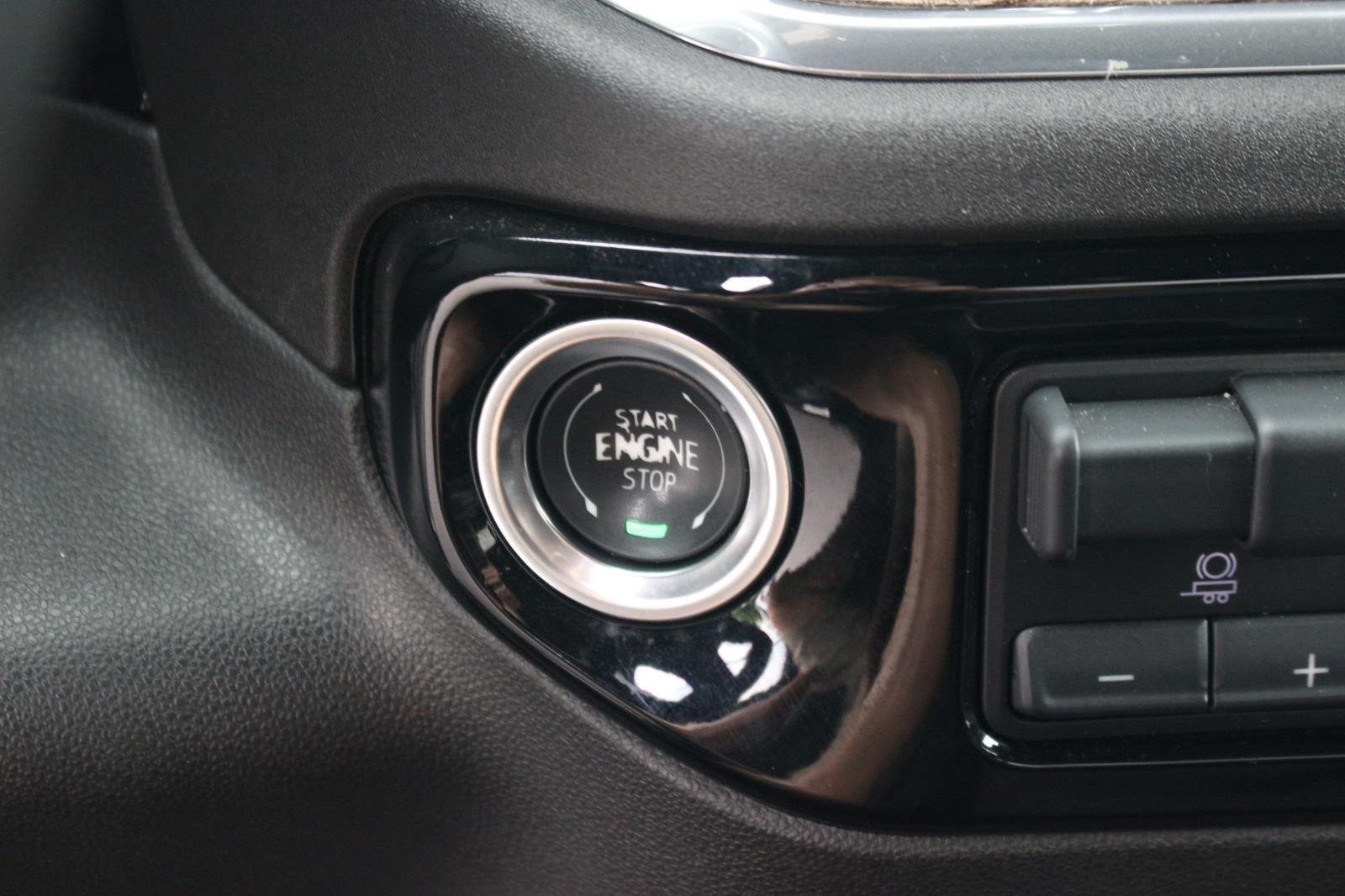 Used 2025 Black Chevrolet LT image 27