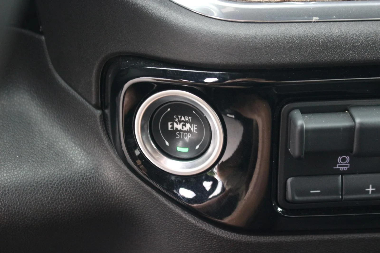 Used 2025 Black Chevrolet LT image 27