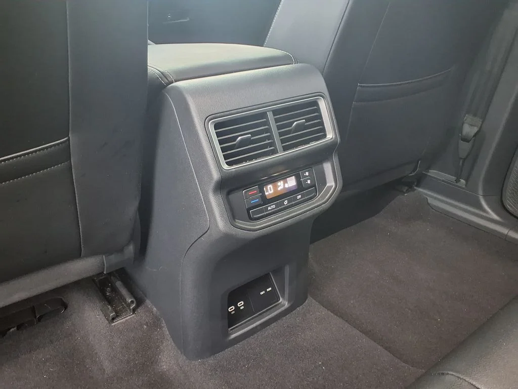 Used 2025 White Volkswagen 2.0T SE w/Technology image 21