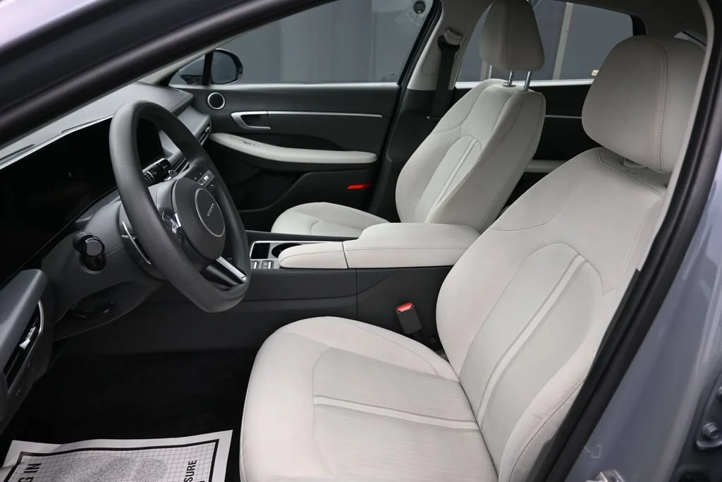 Used 2025 Blue Hyundai SEL image 10