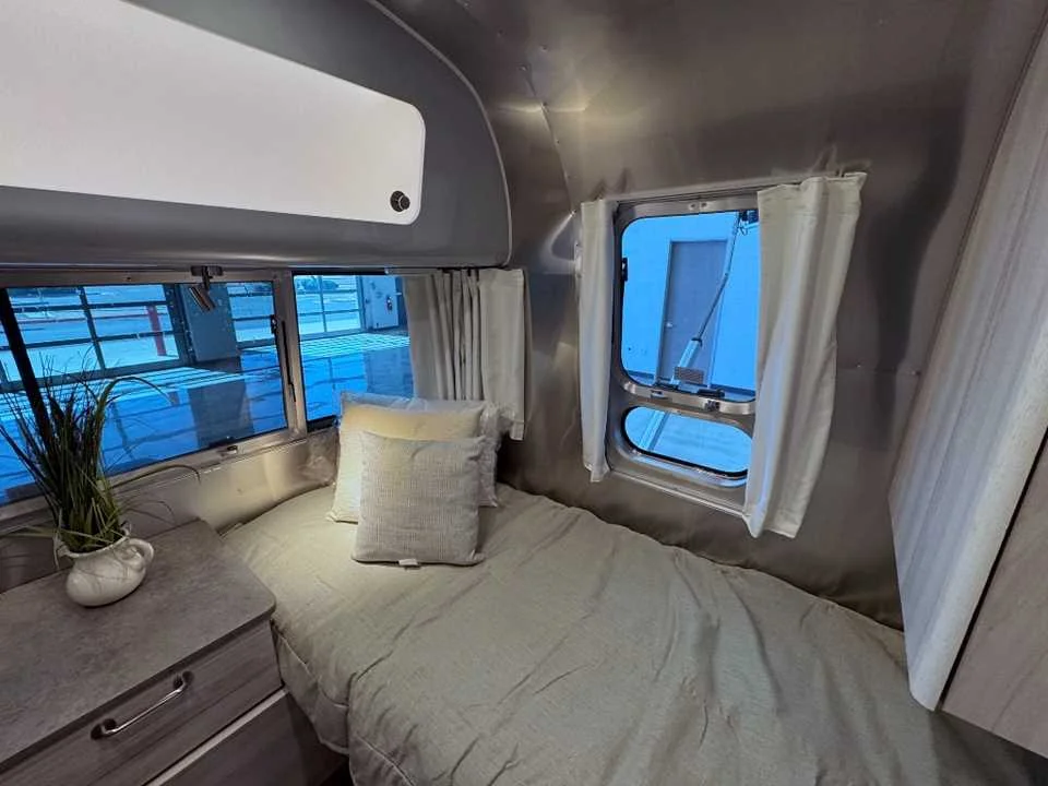New 2027 SILVER AIRSTREAM  image 32