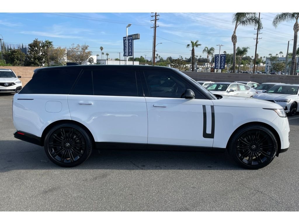 Used 2023 Fuji White Land Rover SE image 6
