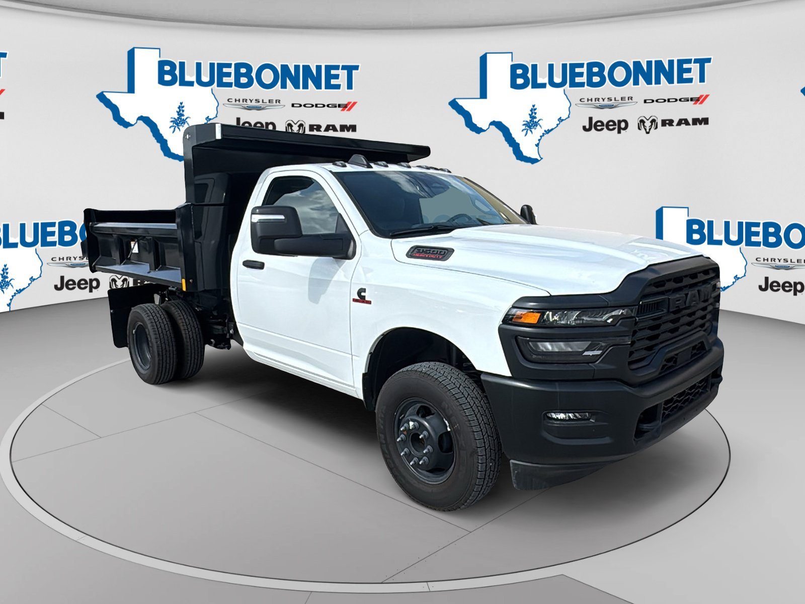 New 2026 Bright White Clear-Coat Exterior Paint RAM Tradesman image 3