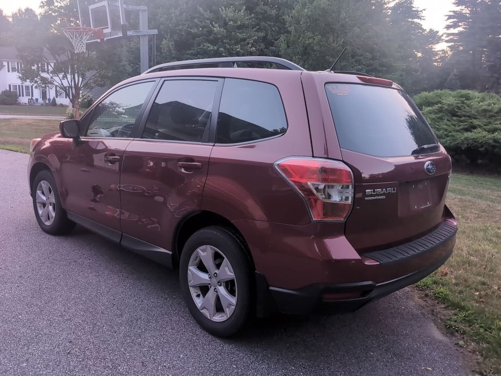 Used 2015 Red Subaru 2.5i Premium image 5