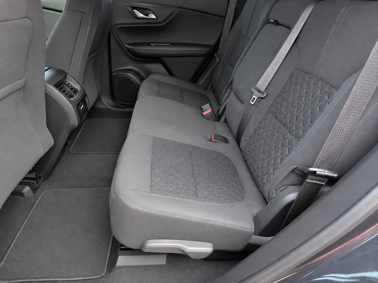 Used 2022 Iron Gray Chevrolet LT w/2LT image 30