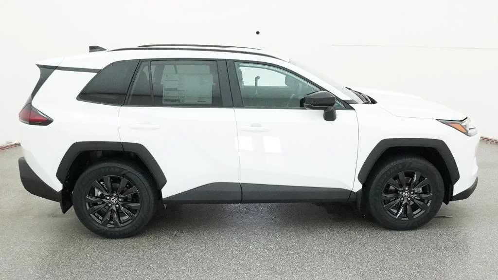 New 2026 Ice Cap Toyota XLE Premium image 16