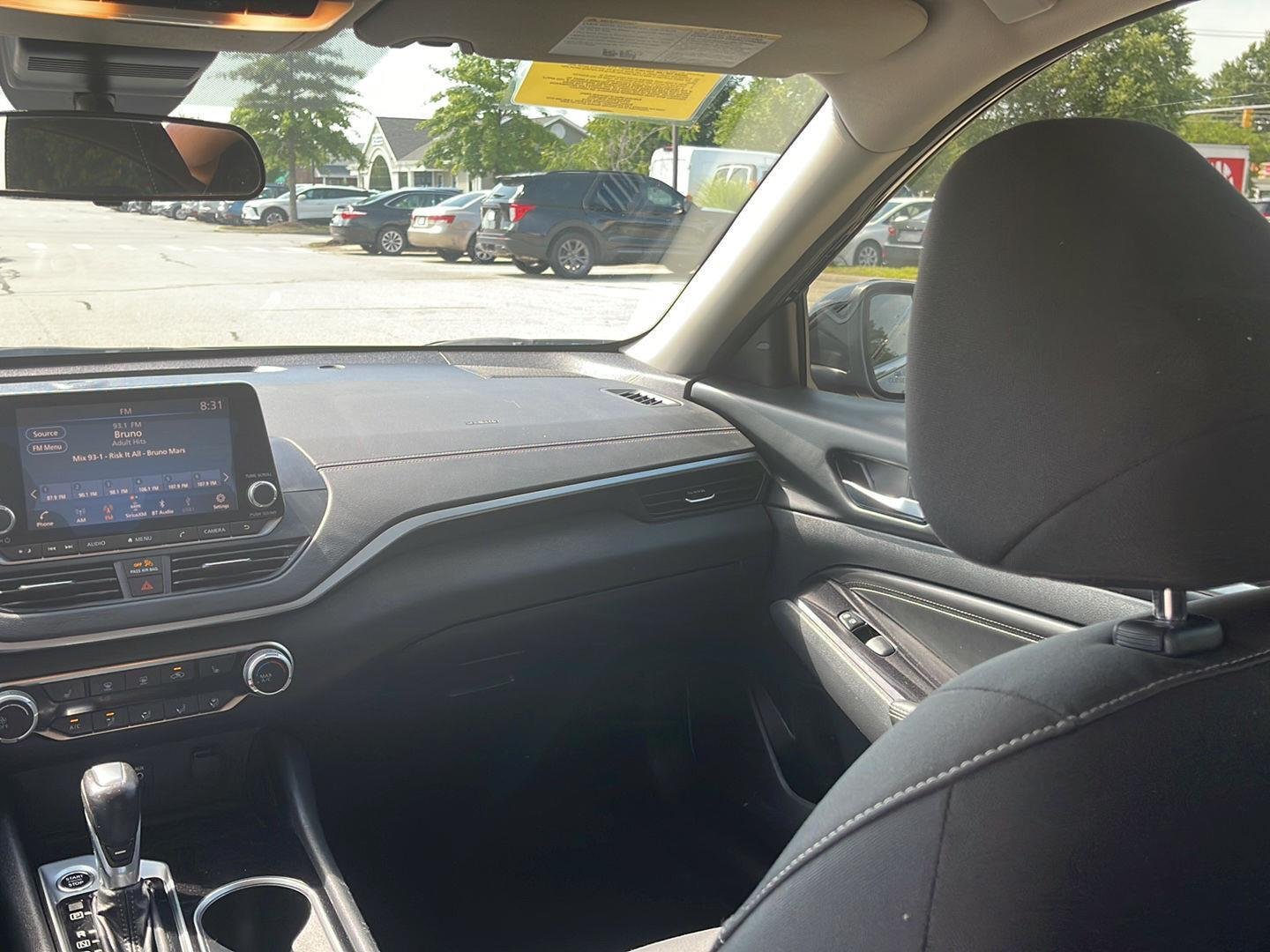 Used 2022 Super Black Nissan 2.5 SV image 16