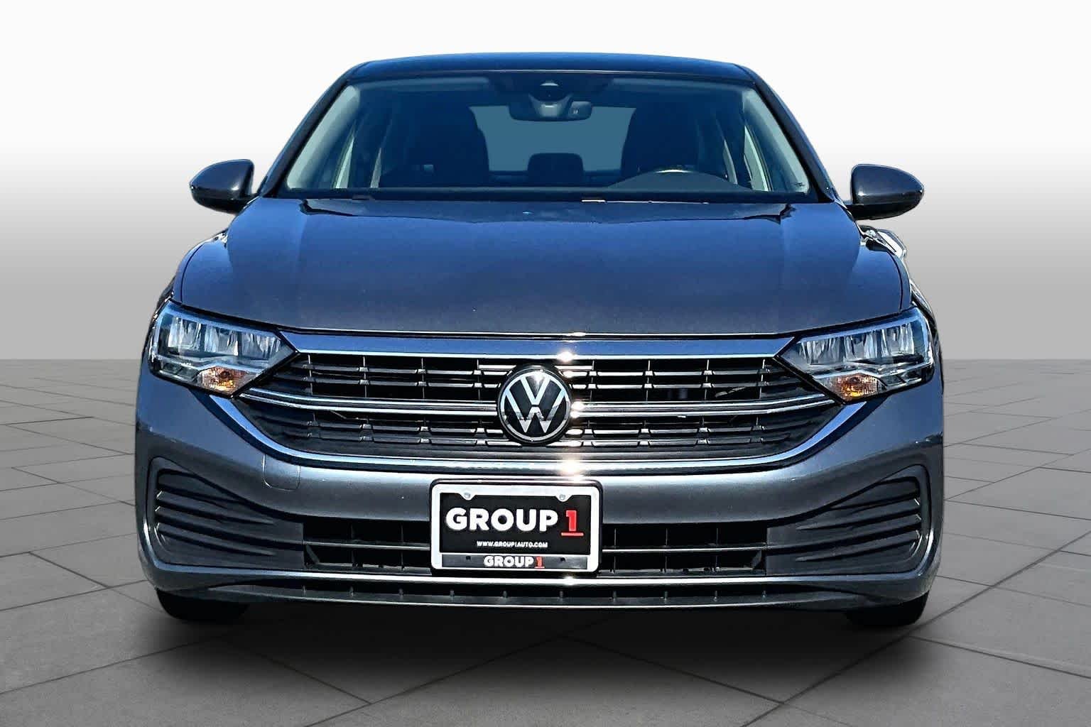 Pre-Owned 2024 Volkswagen Jetta SE