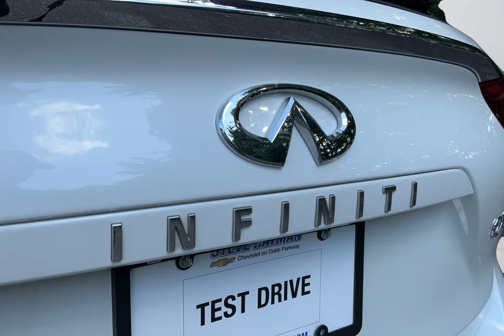 Used 2021 White INFINITI Sensory image 28
