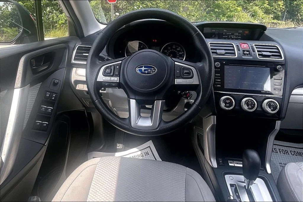Used 2017 Blue Subaru 2.5i Premium image 4
