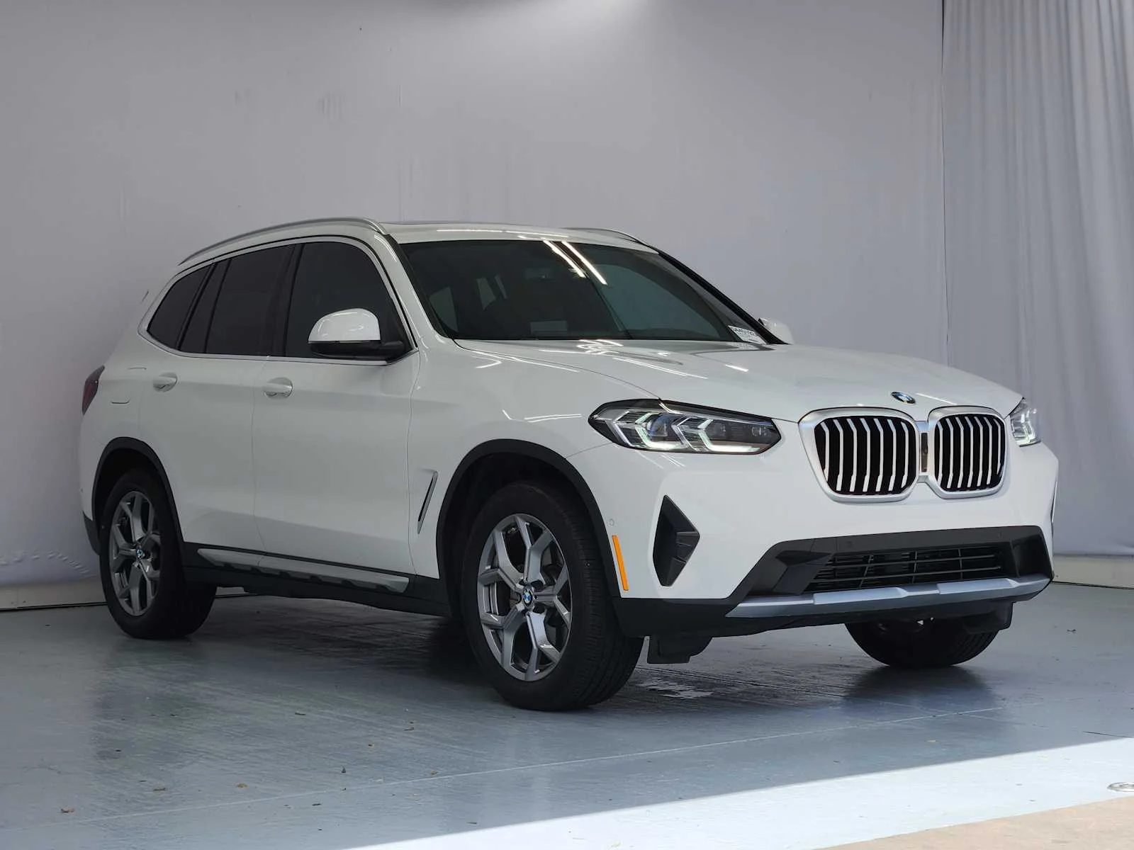 Certified Used 2024 Alpine White BMW xDrive30i image 2