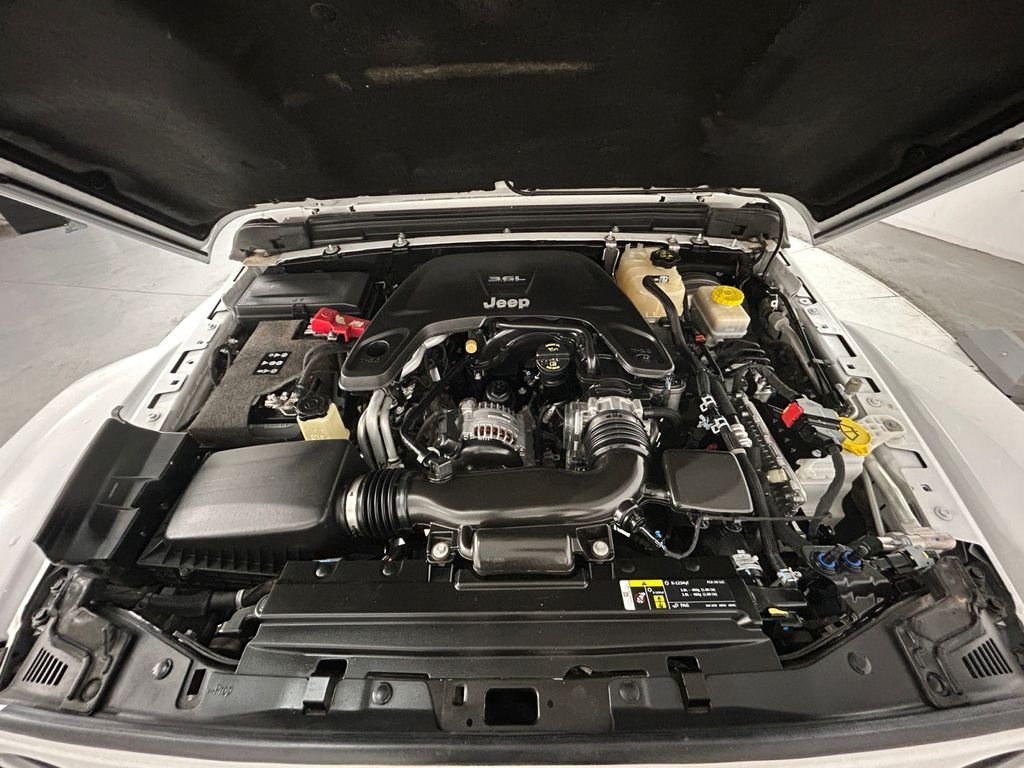 Used 2018 White Jeep Unlimited Rubicon image 21