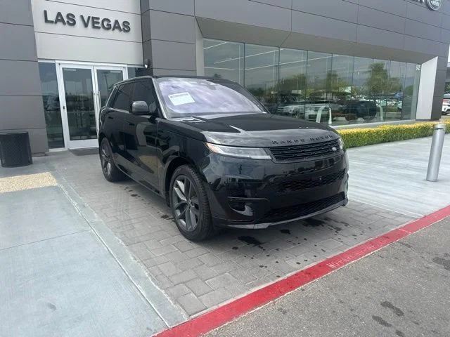 Used 2023 Black Land Rover SE Dynamic image 3