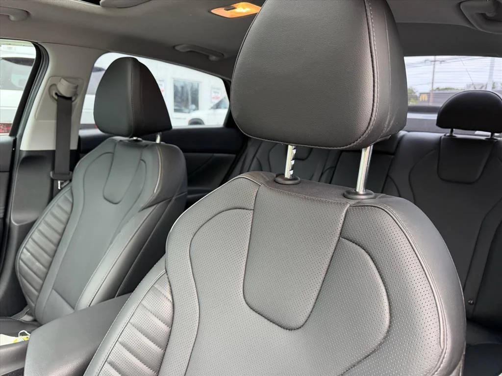 Used 2023 Black Hyundai Limited image 19