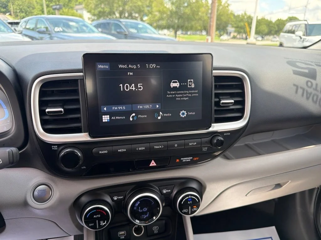 Used 2025 Silver Hyundai SEL image 13
