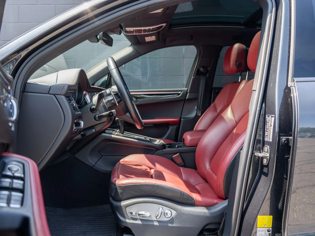 Used 2023  Porsche S image 17