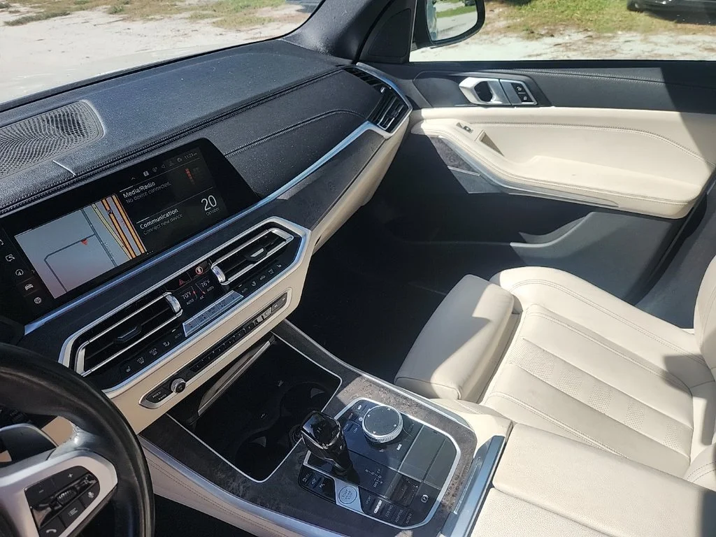 Used 2022 Alpine White BMW sDrive40i image 6