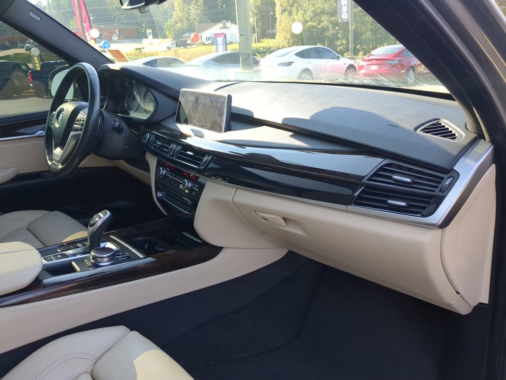 Used 2018 Silver BMW xDrive50i image 29