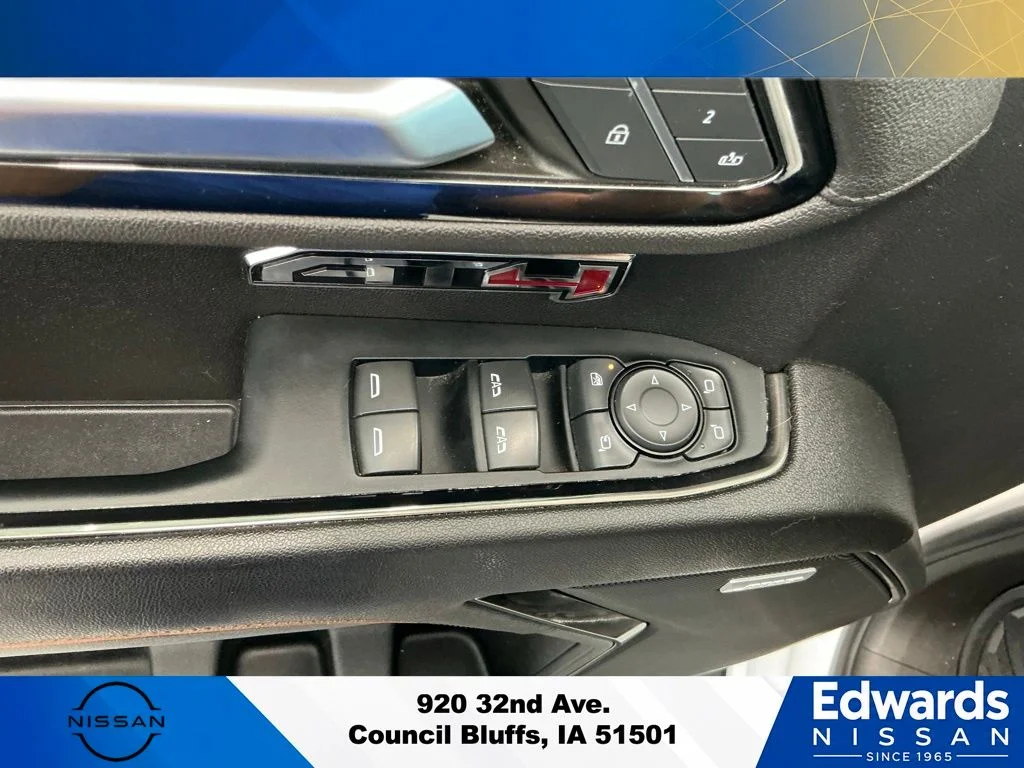 Used 2023 White GMC AT4 image 21