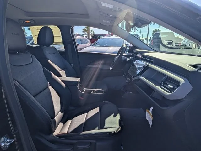 2027 Chevrolet Bolt RS - Photo 10