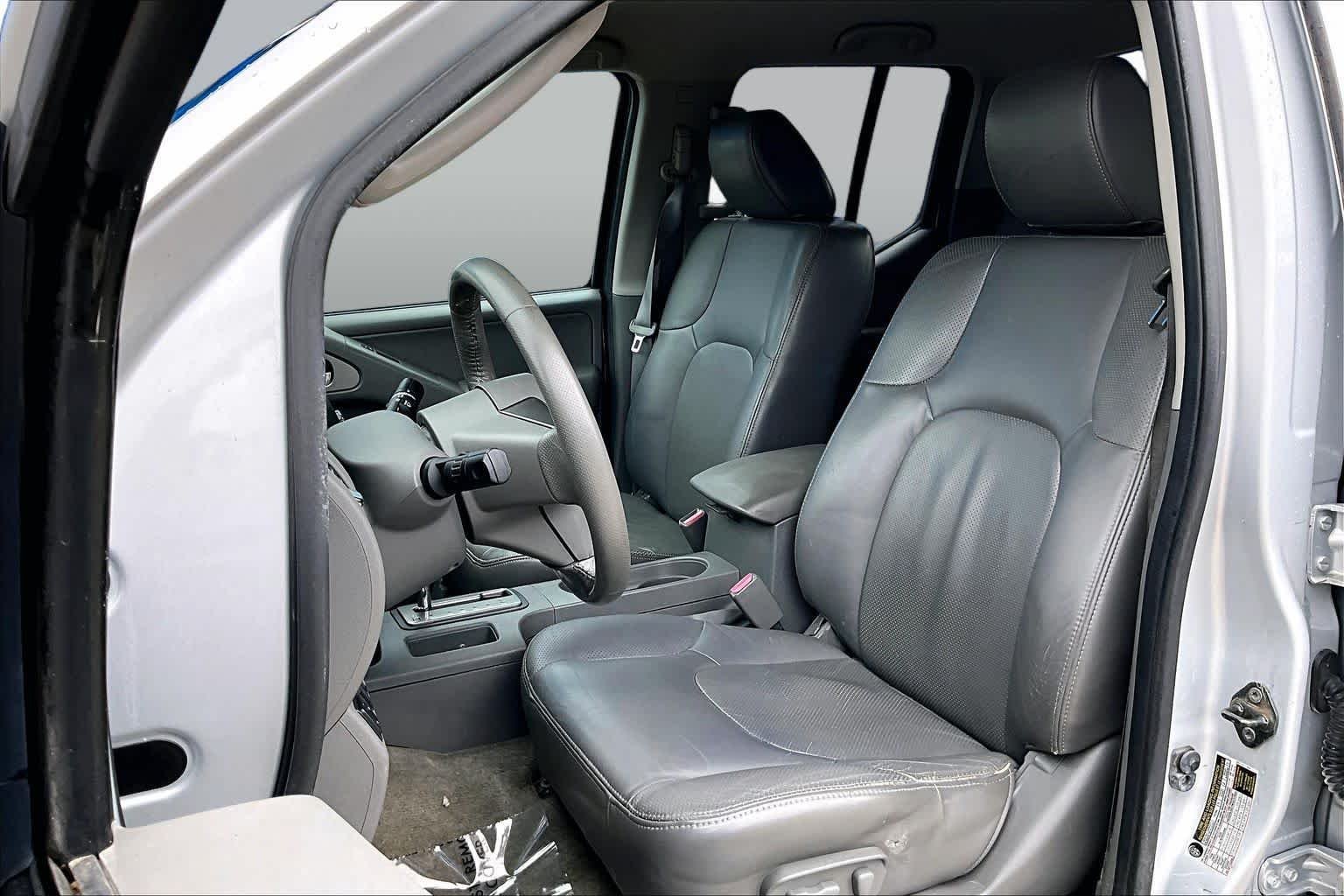 Used 2011 Radiant Silver Nissan SL image 7