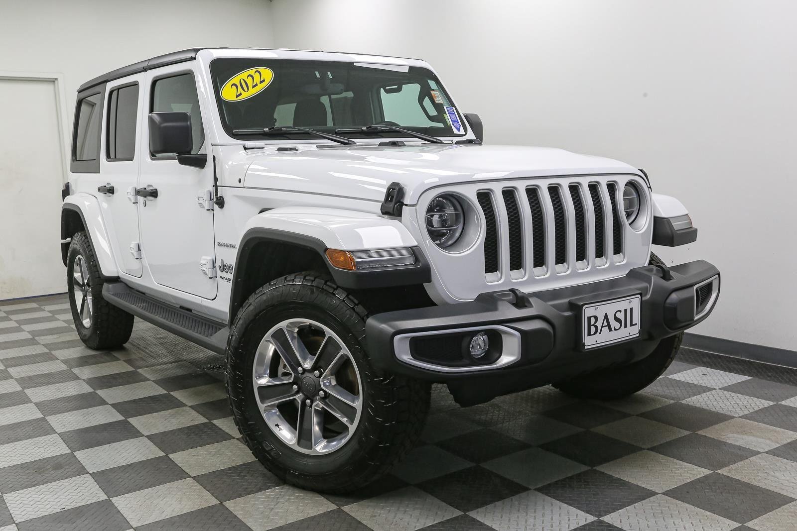 Used 2022 Bright White Clearcoat Jeep Unlimited Sahara image 2