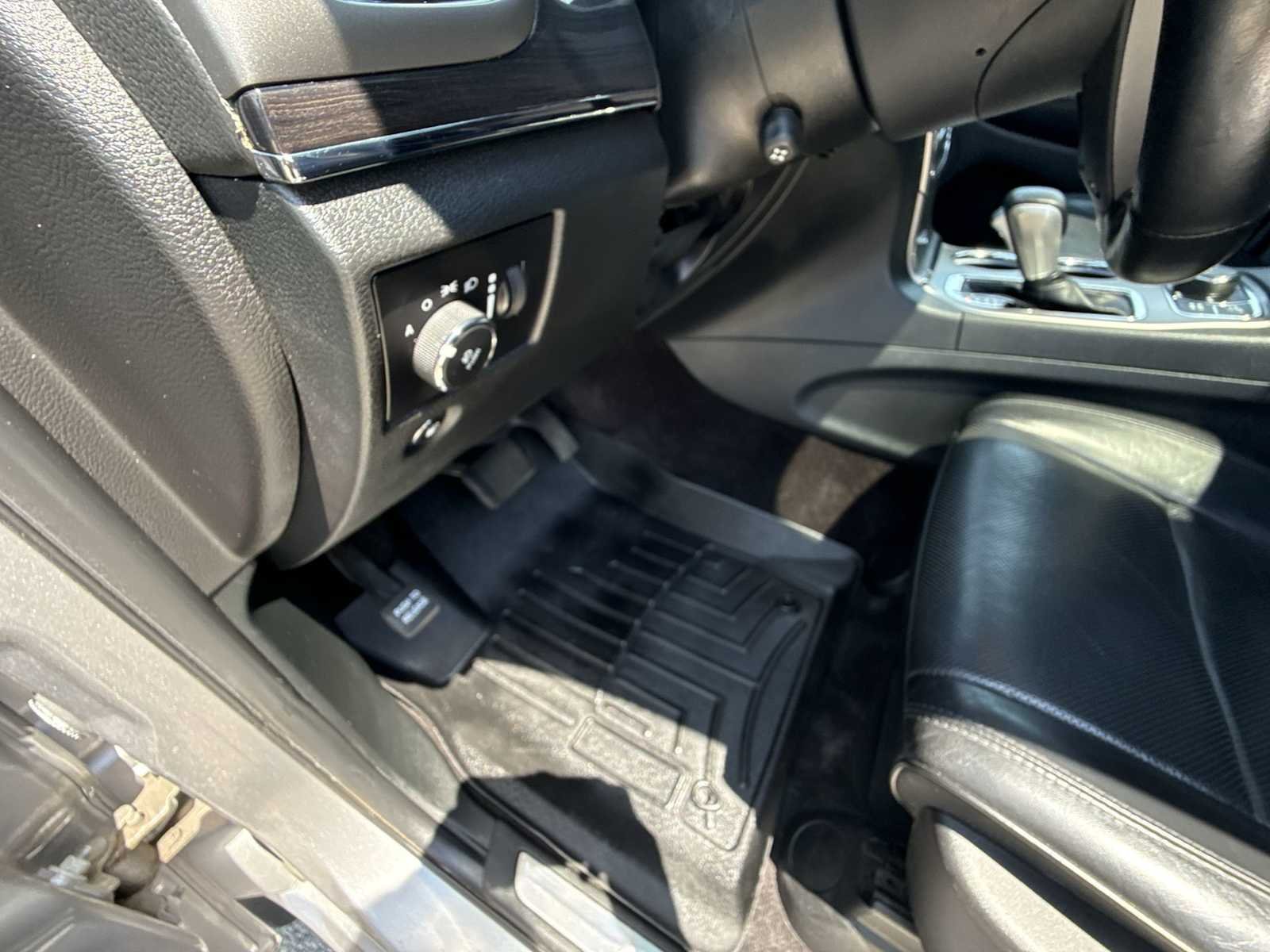Used 2018 Silver Jeep Overland 4x4 image 35